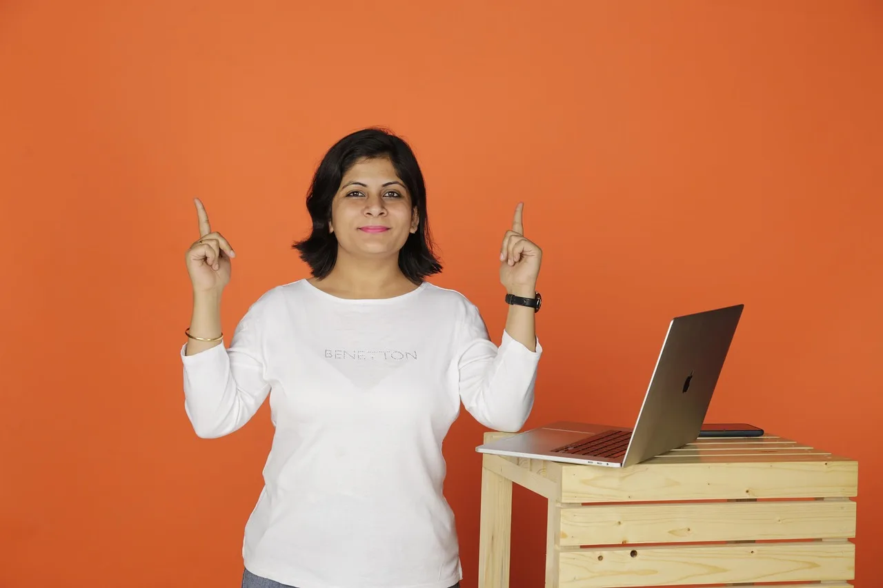 woman, business, laptop, office, thought, working, idea, website, professional